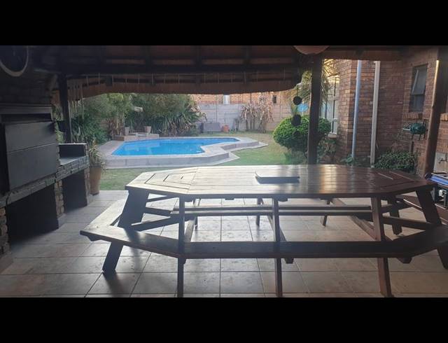 4 BEDROOM HOUSE FOR SALE IN DALPARK EXT 1